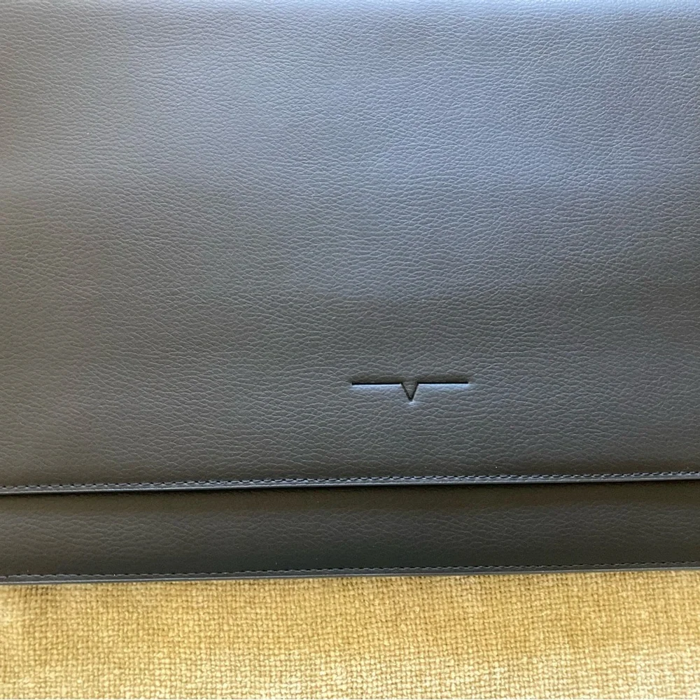 Von Holzhausen The MacBook Portfolio 14-inch | NWT